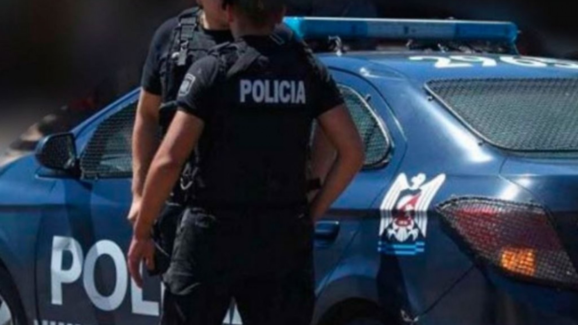 Estaba borracho, quiso ingresar a la fuerza a un hostel y recibió un balazo por ello